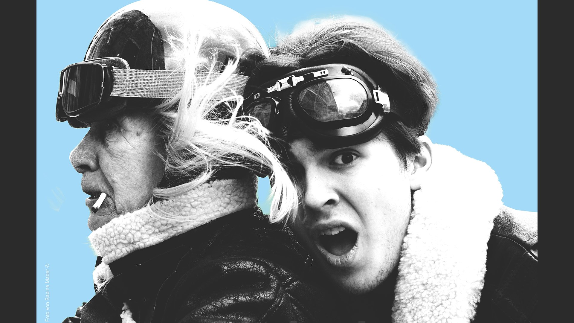 Zwei Personen mit Motorradbrillen, eine davon mit einer Zigarette im Mund