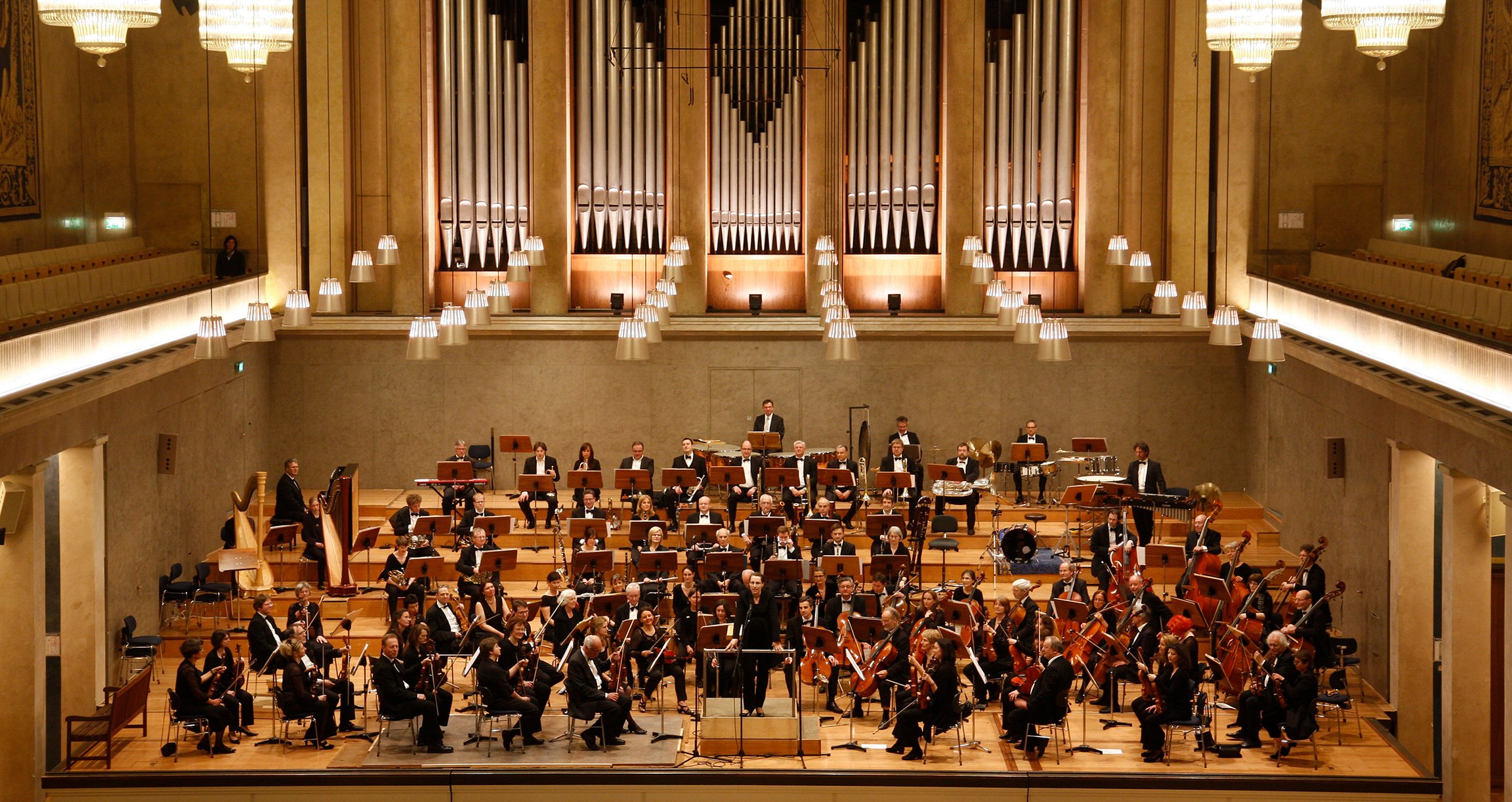 Akademisches Sinfonieorchester München sitzt im Herkulessaal