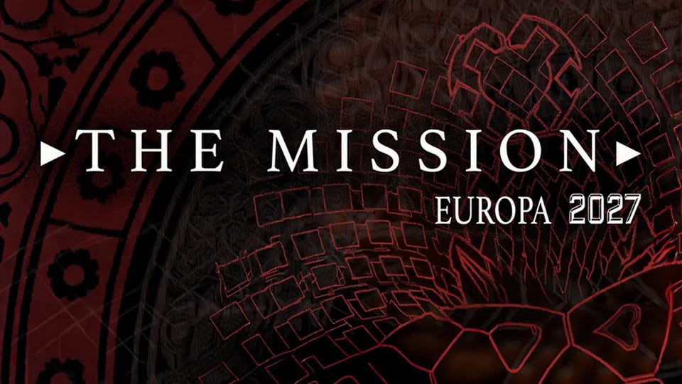 Plakat The Mission Europa 2027 mit großem Schriftzug The Mission vor dunklem rot schwarzem Hintergrund mit ornamentalen und grafischen Mustern sowie dem Zusatz Europa 2027