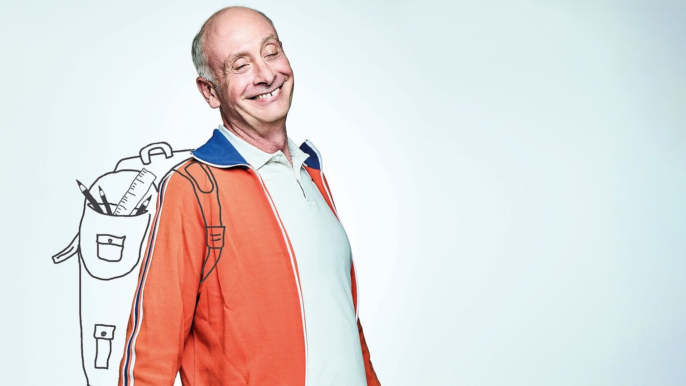 Auf dem Bild ist Alfons zu sehen mit einem gezeichneten Rucksack.