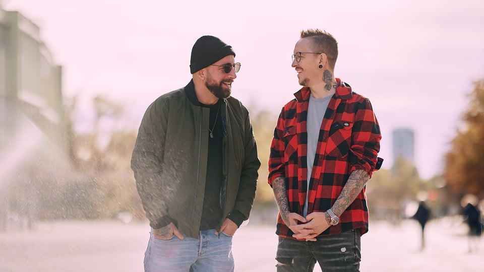 Foto von Seiler und Speer mit einem Brunnen