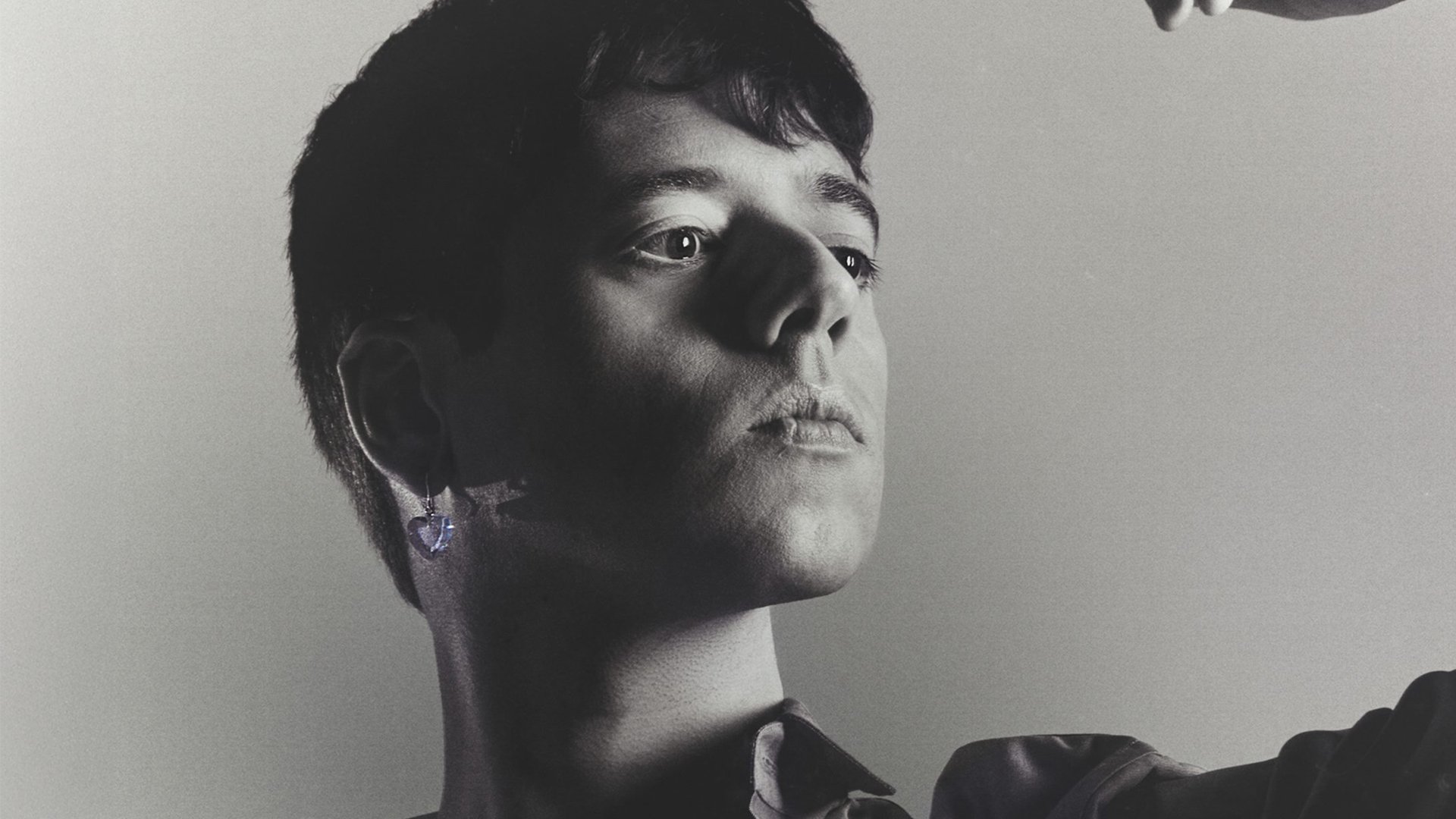 schwarz weiss Portrait eines jungen Mannes