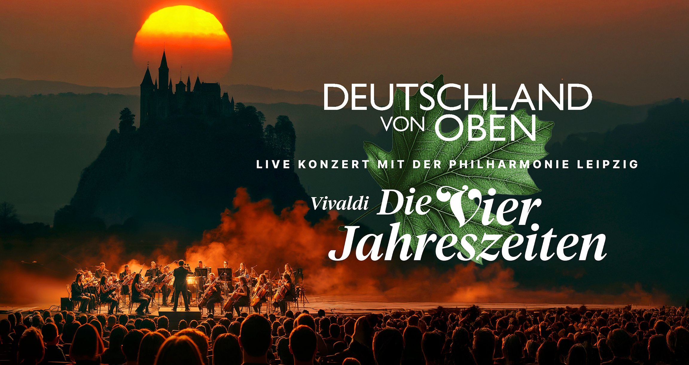 Orchesterkonzert mit Sonnenuntergang im Hintergrund