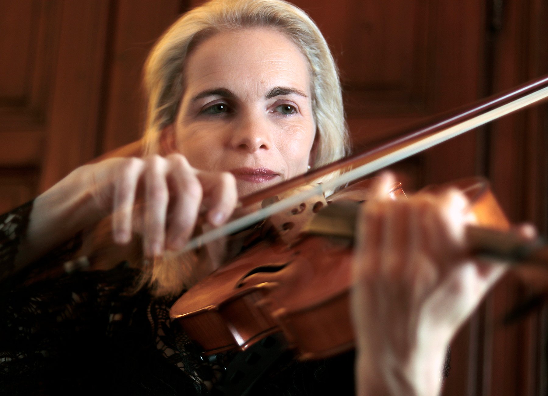 Dame mit Instrument