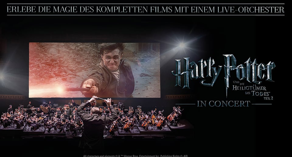 Plakat mit Orchester im Hintergrund und Harry Potter Leinwand mit Aufschrift