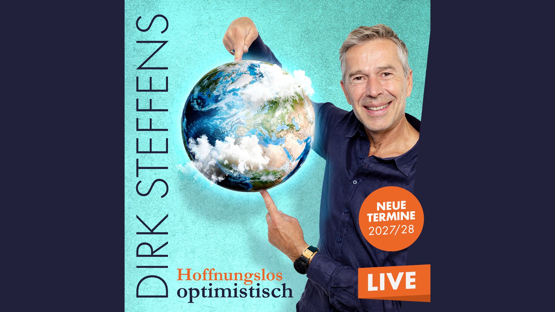 Promomotiv zur Live‑Show „Hoffnungslos optimistisch“ mit Dirk Steffens: Eine Person steht vor türkisfarbenem Hintergrund und hält eine Darstellung der Erde mit beiden Händen auf Schulterhöhe. Rechts im Bild befindet sich ein rundes orangefarbenes Label mit der Aufschrift „Neue Termine 2027/28“, darunter ein orangefarbener Kasten mit dem Wort „LIVE“. Links ist der Name „DIRK STEFFENS“ vertikal angeordnet, unten der Titel „Hoffnungslos optimistisch“. Klar gestaltetes, modernes Veranstaltungsplakat zur Live‑Tour von Dirk Steffens.