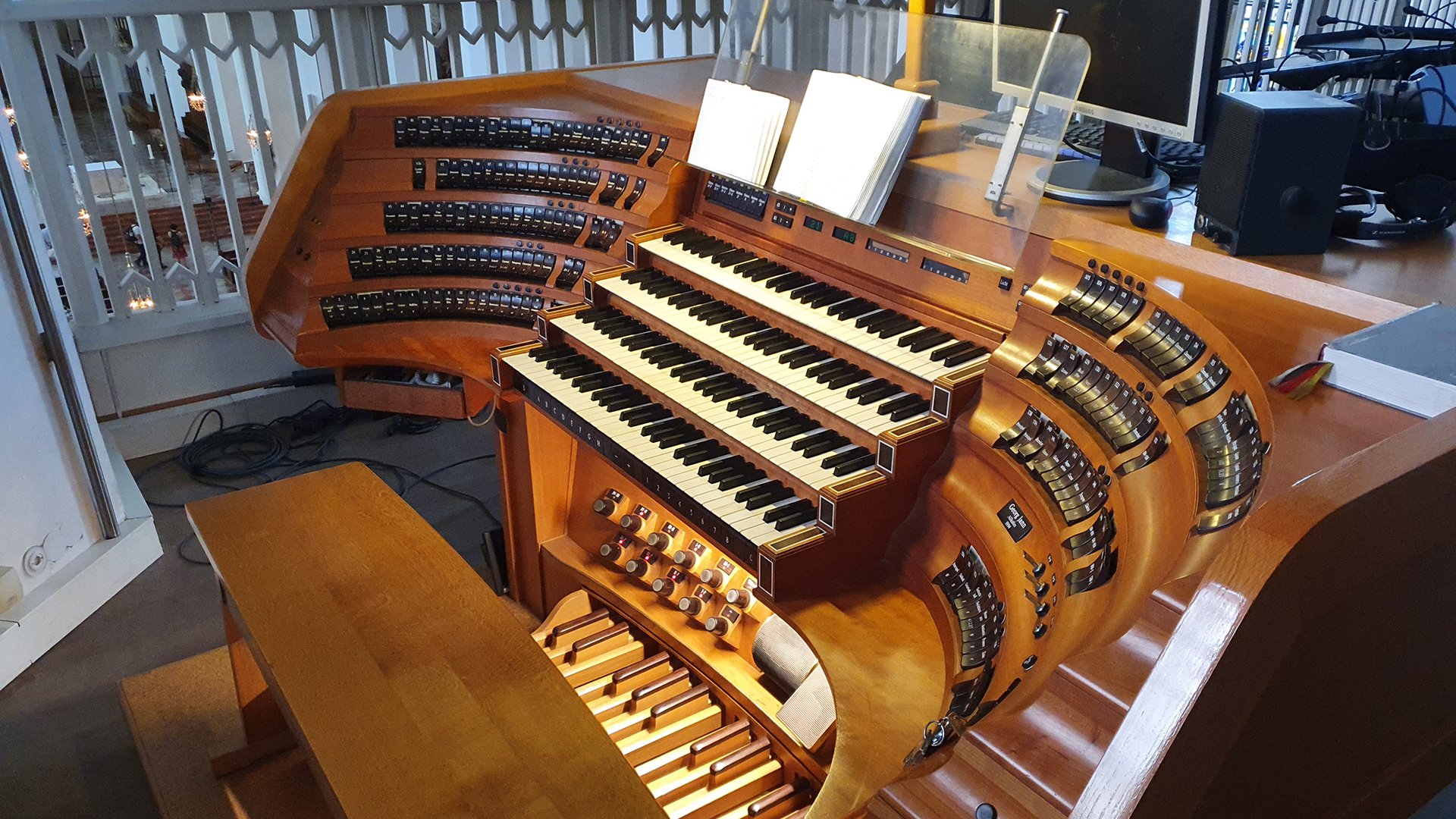 Bild einer großen Domorgel von oben