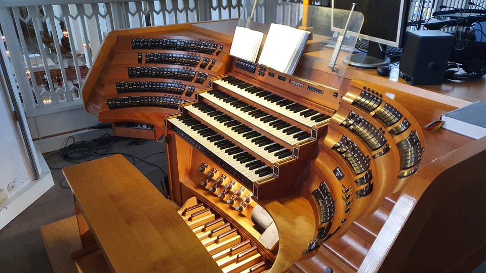 Bild einer großen Domorgel von oben