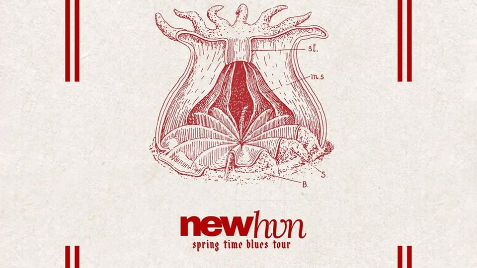 Plakat in beige mit rotem Aufdruck einer Teichnung sowie Bandlogo von Newhvn