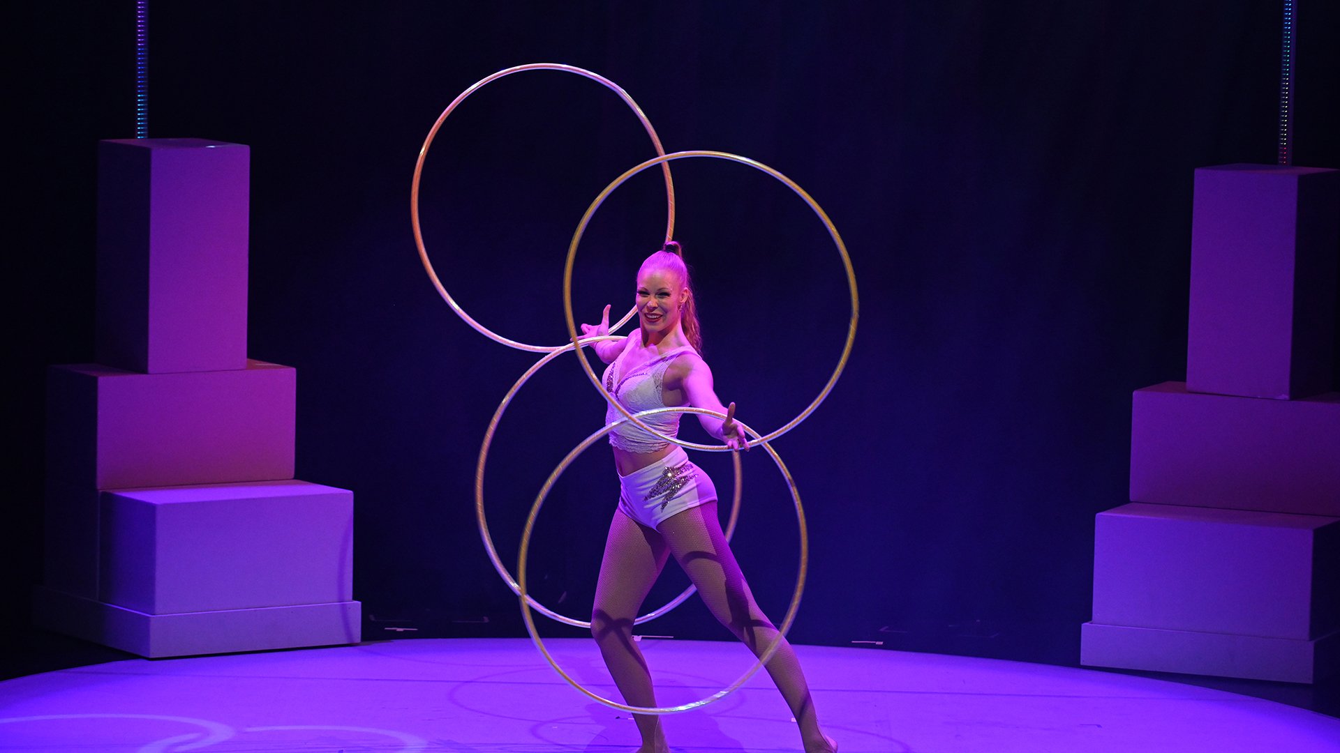 Foto für die Veranstaltung ‚GOP Hot Spot‘ mit Annika Hakala und einigen Hula-Hoops