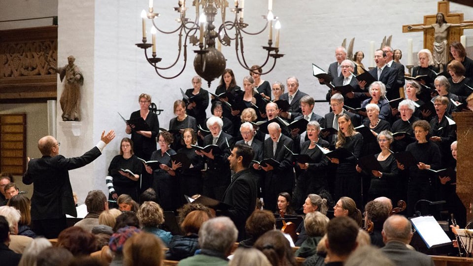 Eventfoto „MESSIAH“ von Georg Friedrich Händel mit einem singenden Chor in einer Kirche.