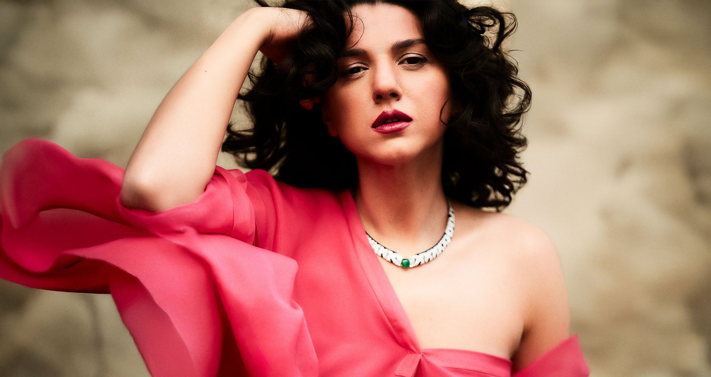 Khatia Buniatishvili mit einem pinken Kleid