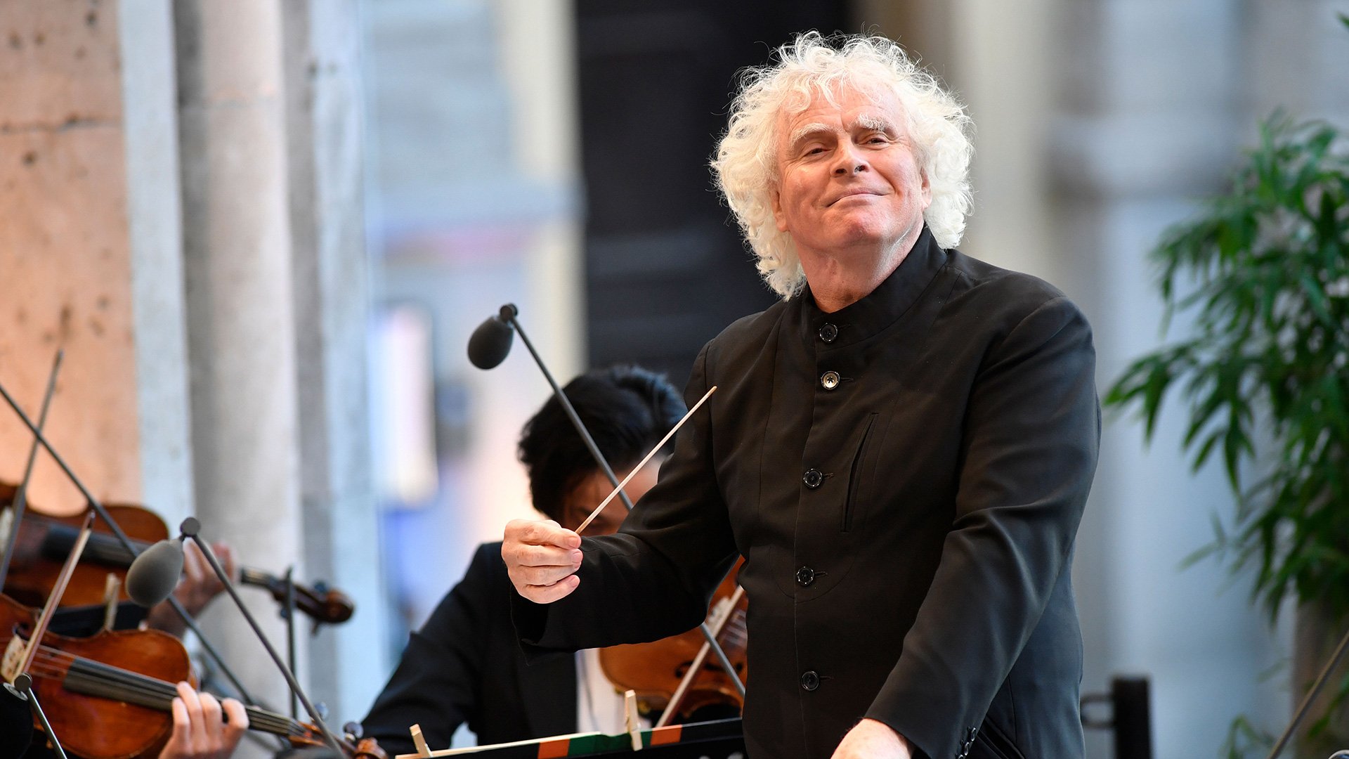 Foto von Sir Simon Rattle – Dirigent