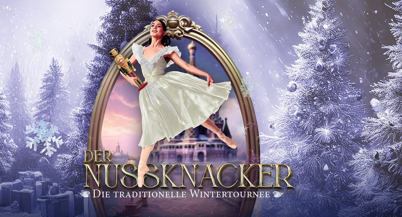 Eine Illustration einer Tänzerin vor einem Spiegel mit goldenem Rahmen und einer verschneiten Weihnachtslandschaft im Hintergrund