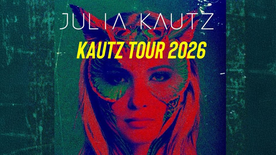 Foto für das Event JULIA KAUTZ mit einer Illustration einer Frau mit rotem Gesicht und einer Maske vor einem grünen, strukturierten Hintergrund