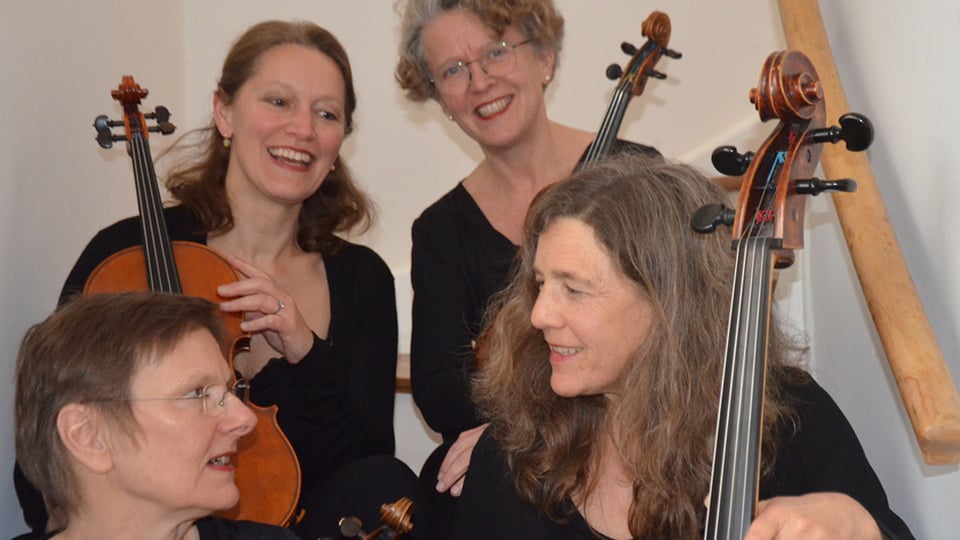 Foto für die Veranstaltung Morgenstern Quartett München mit den vier Musikerinnen mit Streichinstrumenten.