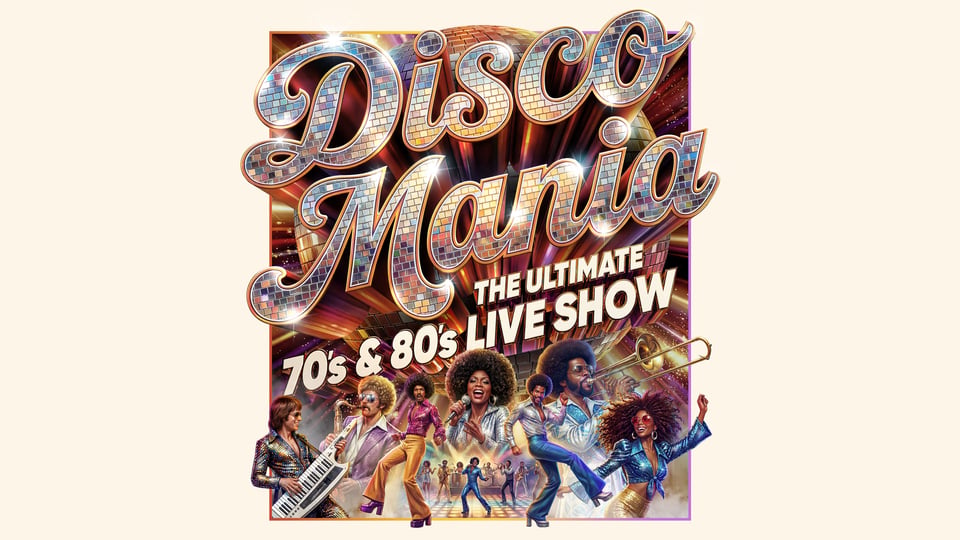 Discomania – 70s & 80s Live Show: Disco-Schrift mit glitzernder Kugel und Musiker in bunten Retro-Outfits