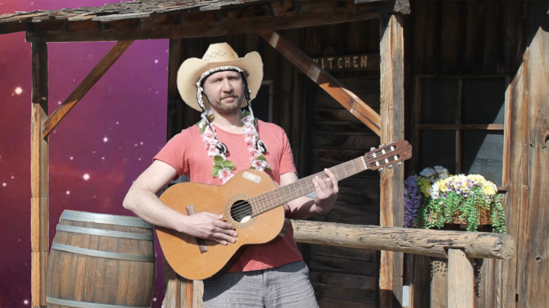 Eine Person mit Cowboyhut, Blütenkette und Akustikgitarre steht vor einer Holzhütte mit Veranda; daneben stehen ein Holzfass sowie Blumenkästen mit bunten Blumen, während der Hintergrund eine farbige, sternenartige Musterung zeigt.