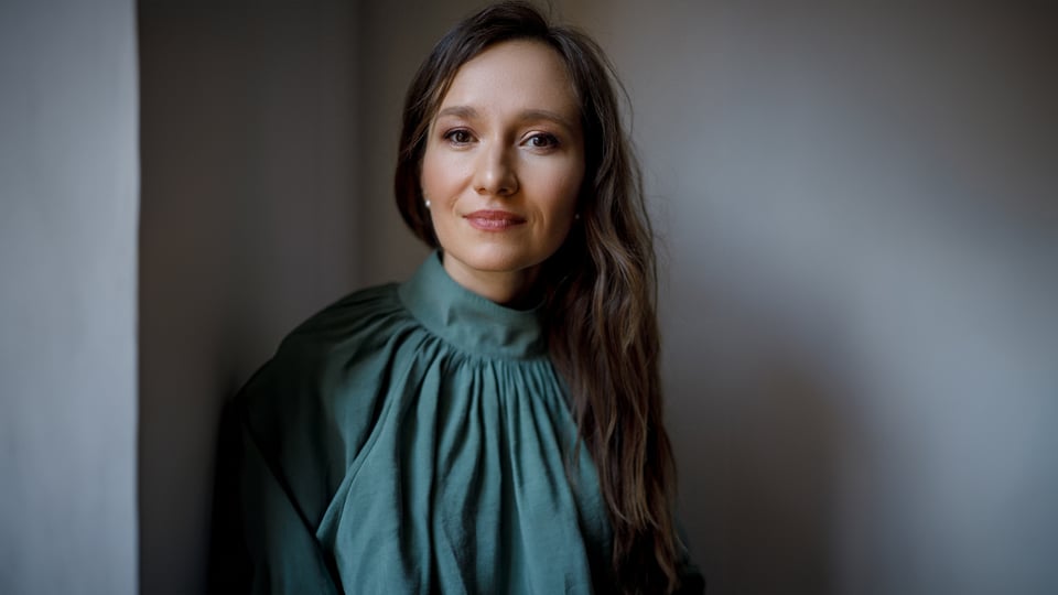 Ein Foto von Evgeniya Sotnikova für die Veranstaltung Silvesterkonzert – Una Notte Italiana, auf dem die Künstlerin in grüner Kleidung zu sehen ist