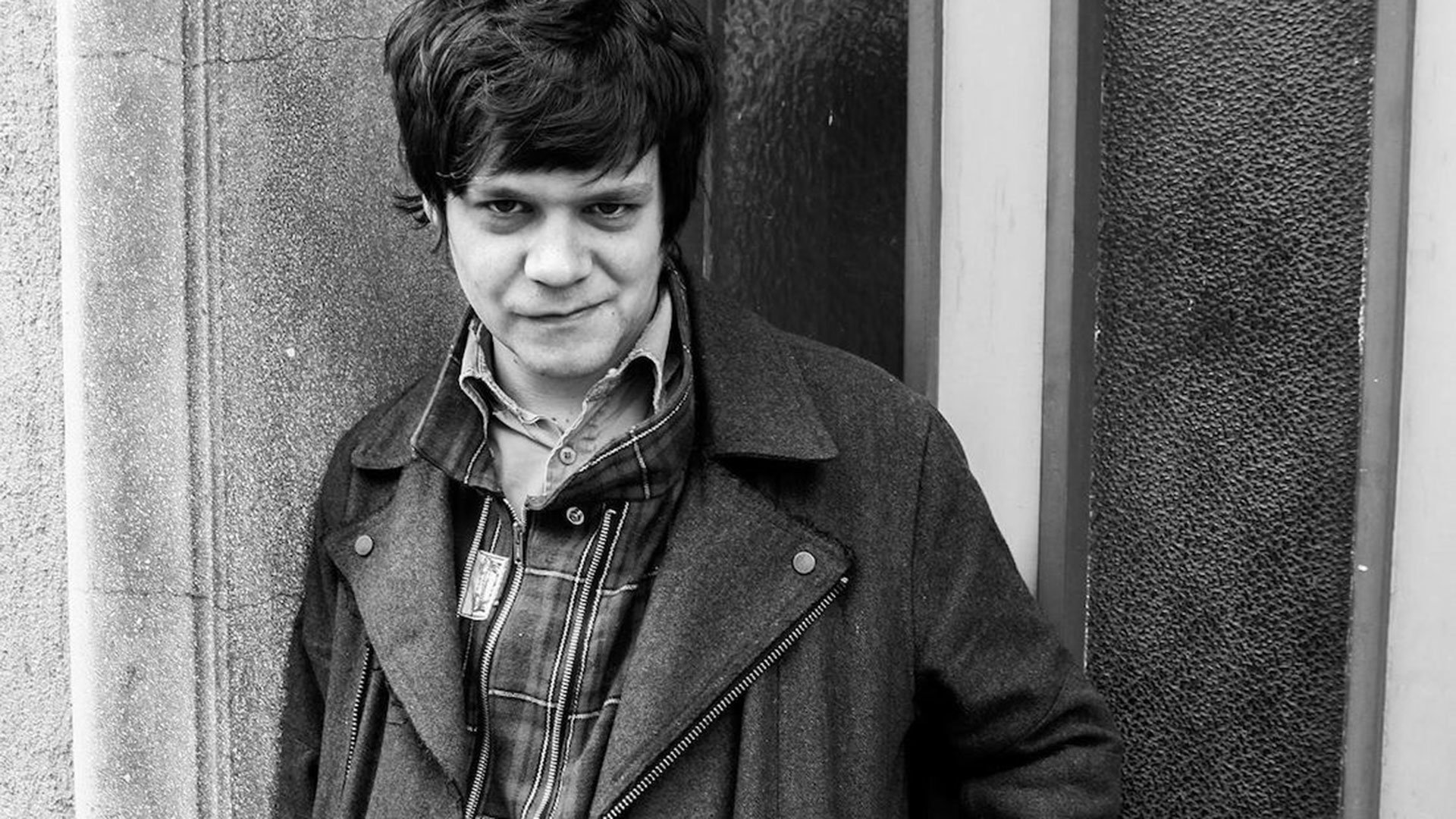 Schwarz‑Weiß‑Foto des Künstlers für das Event Der Nino aus Wien und Milan Begovic – ›Lieder im Spiegel(bild)‹