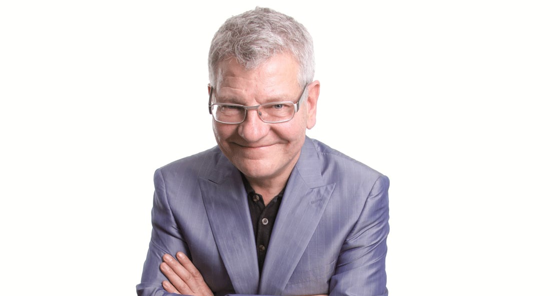Werner Koczwara vor weißem Hintergrund