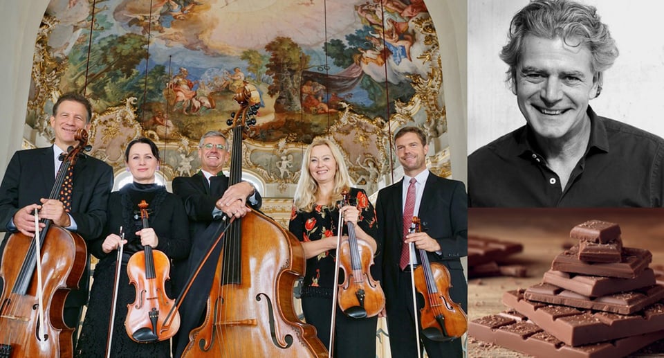Foto der Gruppe mit Instrumenten vor einer bemalten Kuppel. Rechts ein Schwarz-Weiß-Foto eines Mannes und unten ein Foto von Schokolade