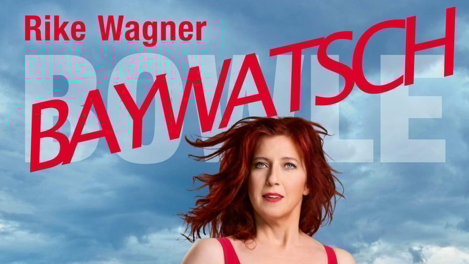 Foto für die Veranstaltung von Rike Wagner mit der Künstlerin vor einem blauen Himmel und roter Typografie im Hintergrund.