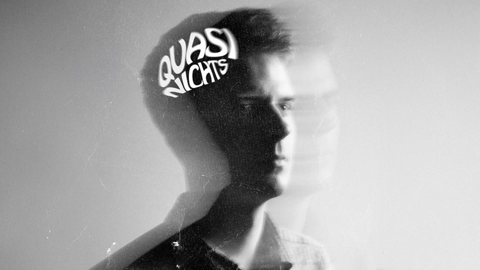 Schwarz‑Weiß‑Foto für das Event Alex Stoldt – QUASI NICHTS mit einem Vintage‑Fotoeffekt.