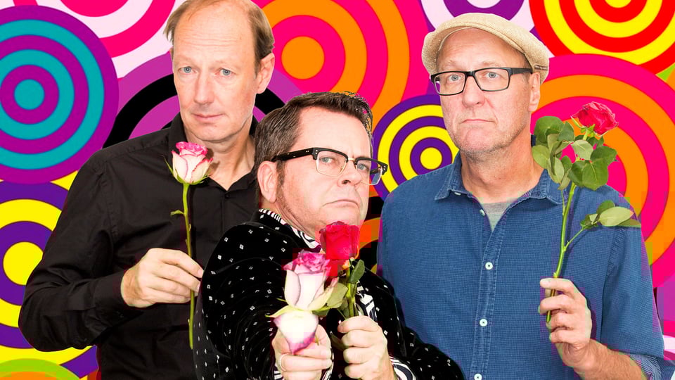 Foto für das Event TITANIC Boygroup - 300 JAHRE KRAWALL FÜR DEUTSCHLAND mit drei Männern und Blumen in den Händen vor einem bunten Hintergrund.