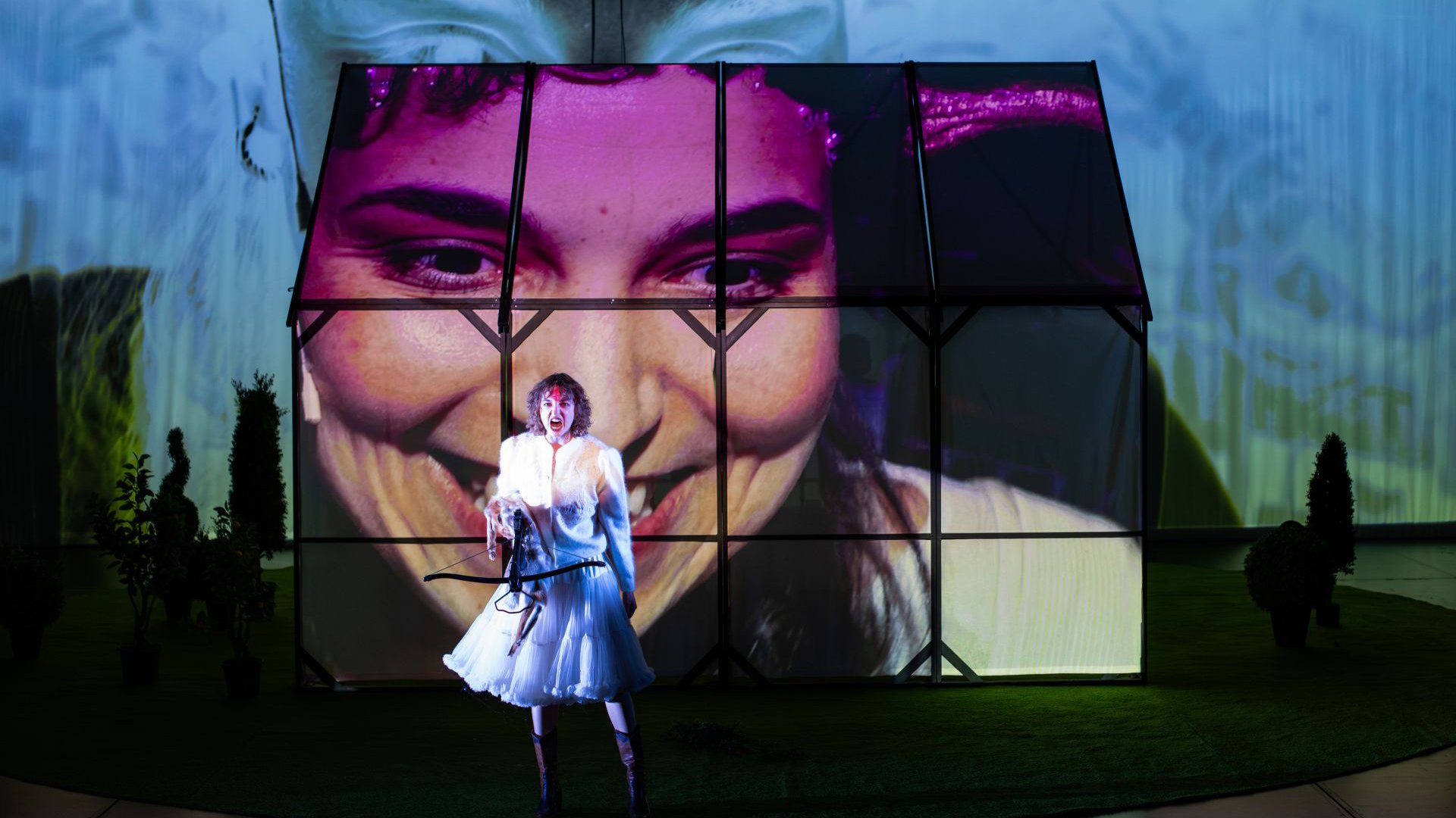 ELEKTRA - 750 PS Vergangenheitsüberwältigung