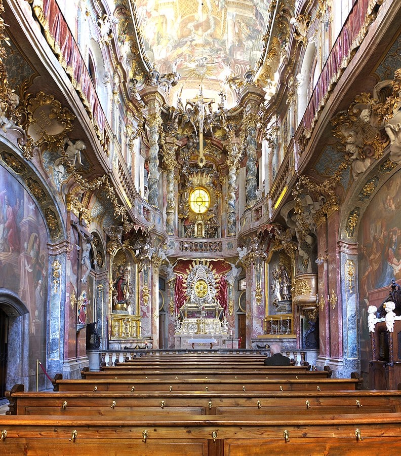 Foto des Innenraums der Asamkirche