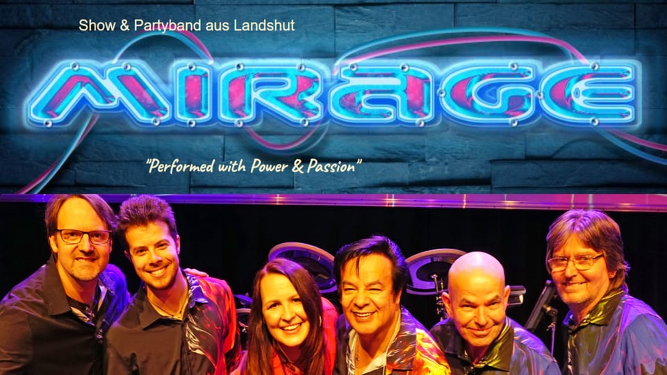 Bandporträt der Partyband Mirage aus Landshut mit mehreren Musiker*innen auf Bühne, farbige Bühnenbeleuchtung und Neon-Schriftzug im Hintergrund