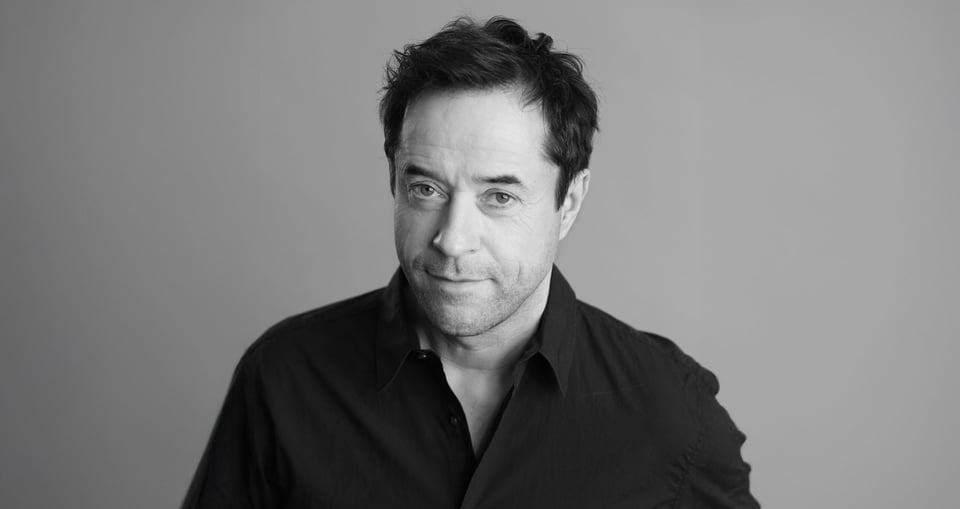 Jan Josef Liefers in schwarz-weiß