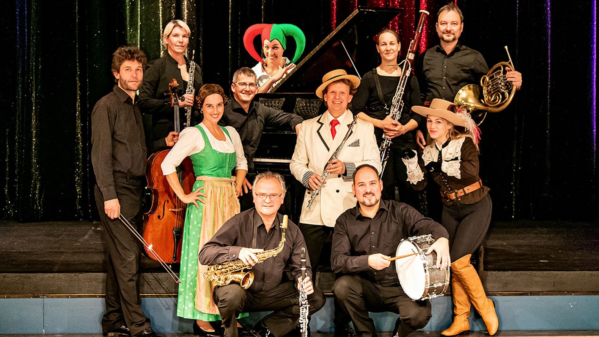 Foto für die Veranstaltung Timmy und die Musik in Europa mit allen Künstlern, wobei einige verkleidet sind