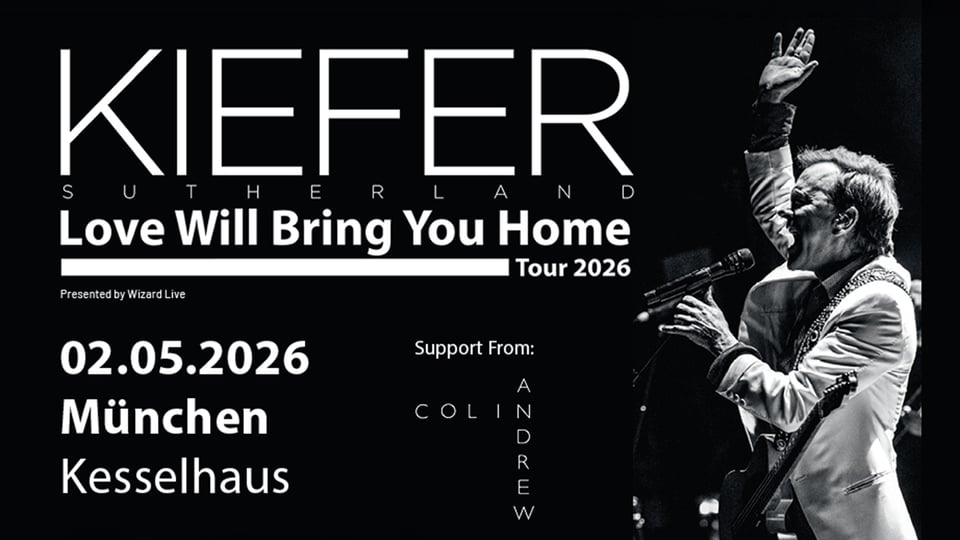 Grafik in schwaz-weiß mit Foto des Künstlers am Mikrofon und Aufschrift mit Ankündigung 