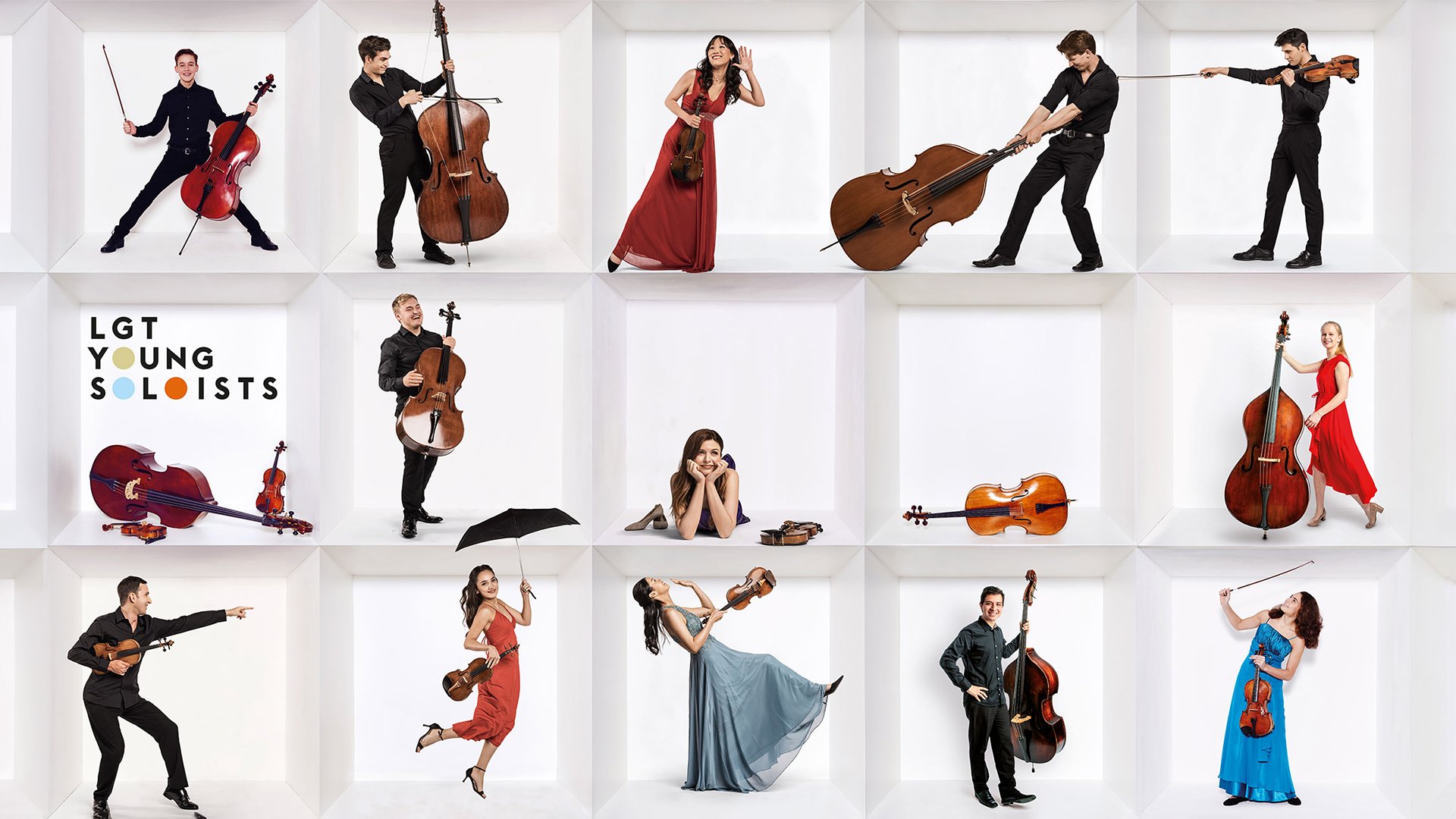 Mehrere junge Musiker:innen der LGT Young Soloists in einzelnen weißen Kabinen, jeweils mit Streichinstrumenten wie Violine, Viola, Violoncello und Kontrabass, in unterschiedlichen stehenden und bewegten Posen dargestellt.