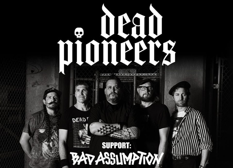 Schwarz-weißes Veranstaltungsplakat für das Hardcore-Punk-Konzert DEAD PIONEERS