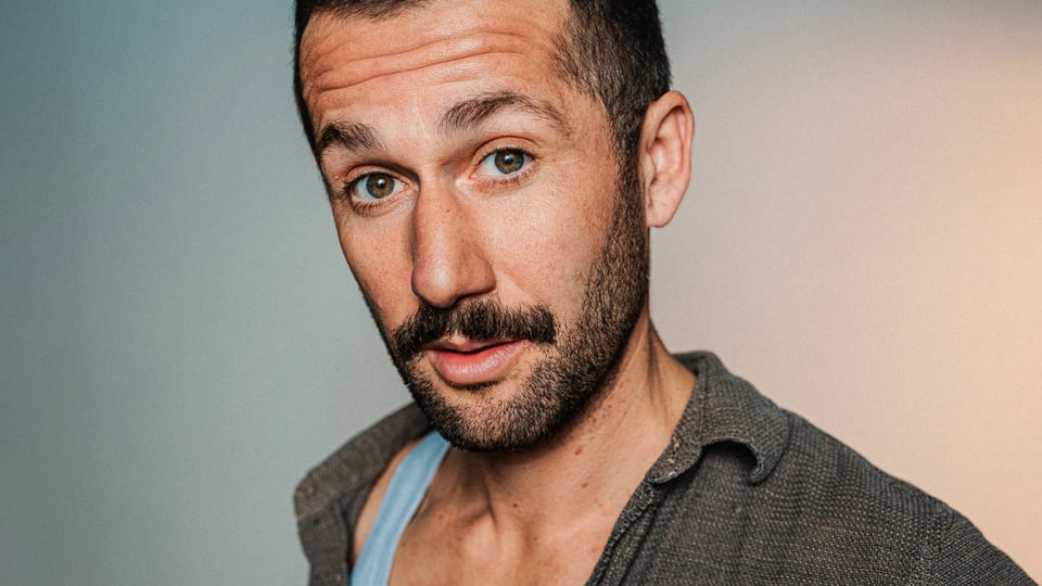 Ein Portrait des Künstlers Stefan Leonhardsberger