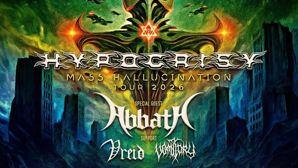 Keyvisual zum Konzert „Hypocrisy – Mass Hallucination Tour 2026“: Fantasievolles, düsteres Artwork in Grün‑ und Goldtönen mit abstrakten, symmetrischen Formen und einer leuchtenden geometrischen Figur im oberen Bildbereich. Zentral sind die Schriftzüge „Hypocrisy“ und „Mass Hallucination Tour 2026“ zu sehen. Darunter werden Abbath als Special Guest sowie Draugr und Vreid als Support genannt.