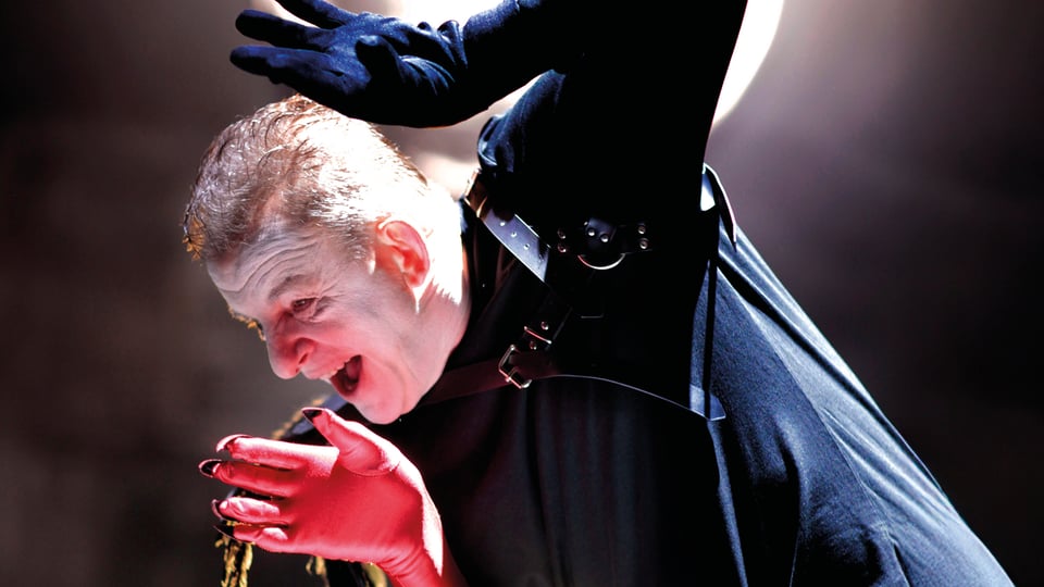 Foto für das Event von Herr Teufel Faust mit einer Person, die als Vampir verkleidet ist