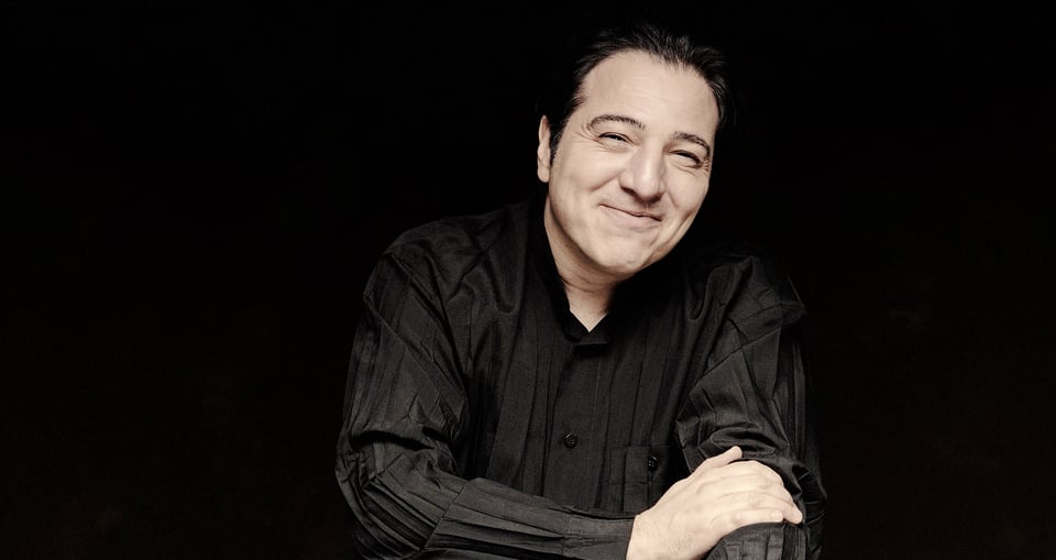 Fazil Say lächelt