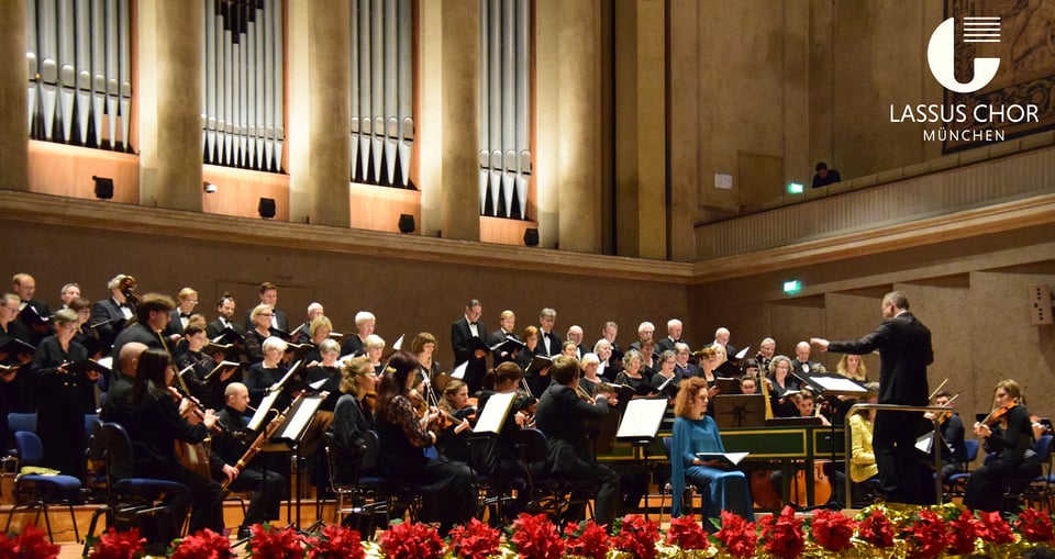 Chor  und Instrumentalisten in Kirchensaal