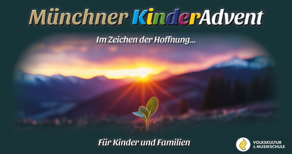 Plakat für die Veranstaltung Münchner Kinder Advent 2025 mit einem Bild einer Berglandschaft bei Sonnenuntergang, weich verschwommen vor grünem Hintergrund.