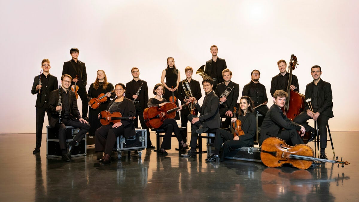 Das Orchester mit Instrumenten