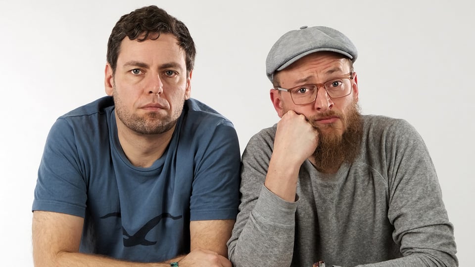 Foto für die Veranstaltung ‚Simon & Jan – Das Beste‘ mit den beiden Künstlern vor weißem Hintergrund.