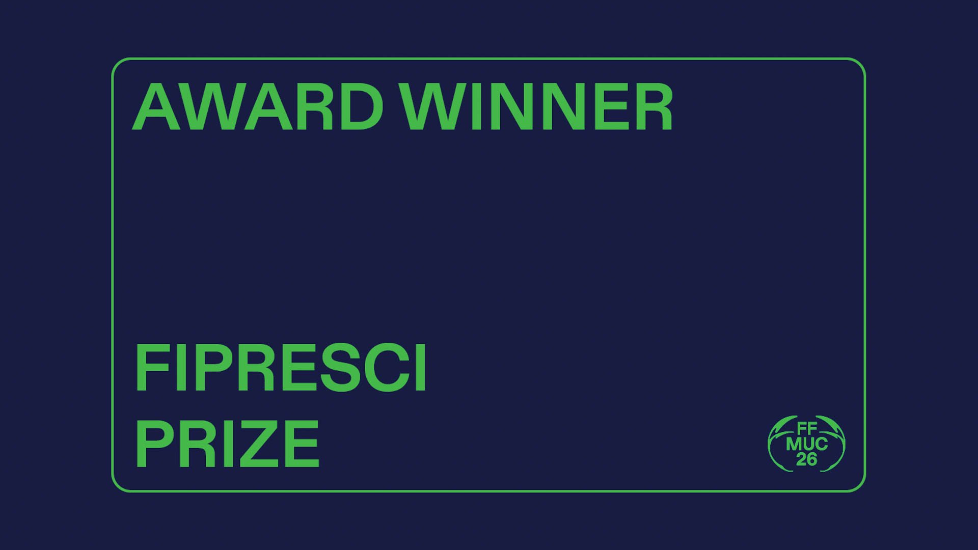 Grafik mit dem Text „Award Winner FIPRESCI Prize“ auf dunkelblauem Hintergrund.