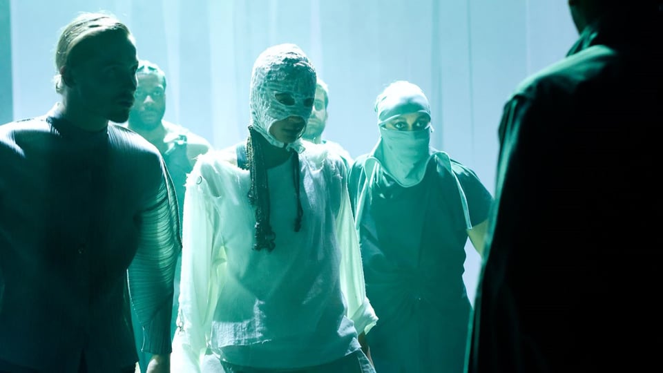 Foto für die Veranstaltung von GREY mit mehreren auftretenden Personen und klarem Licht.