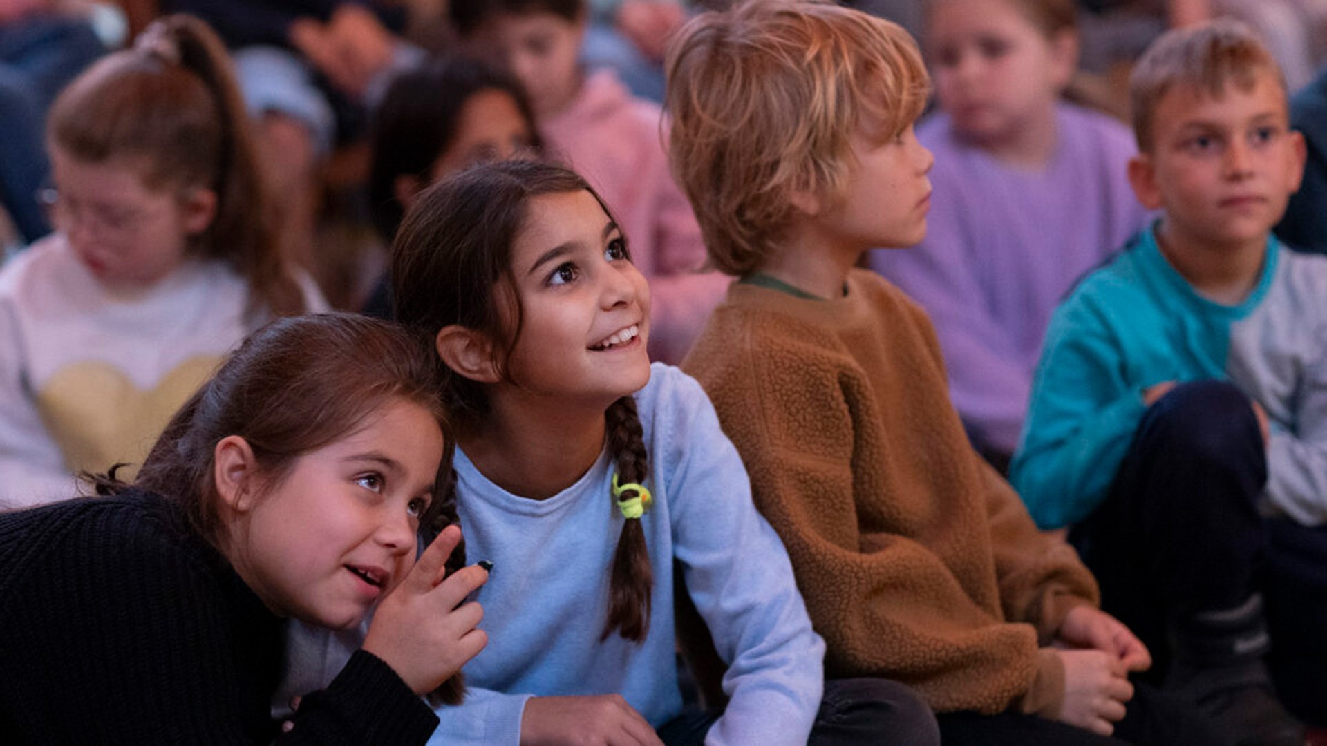 Ein Foto von einem Kinderpublikum