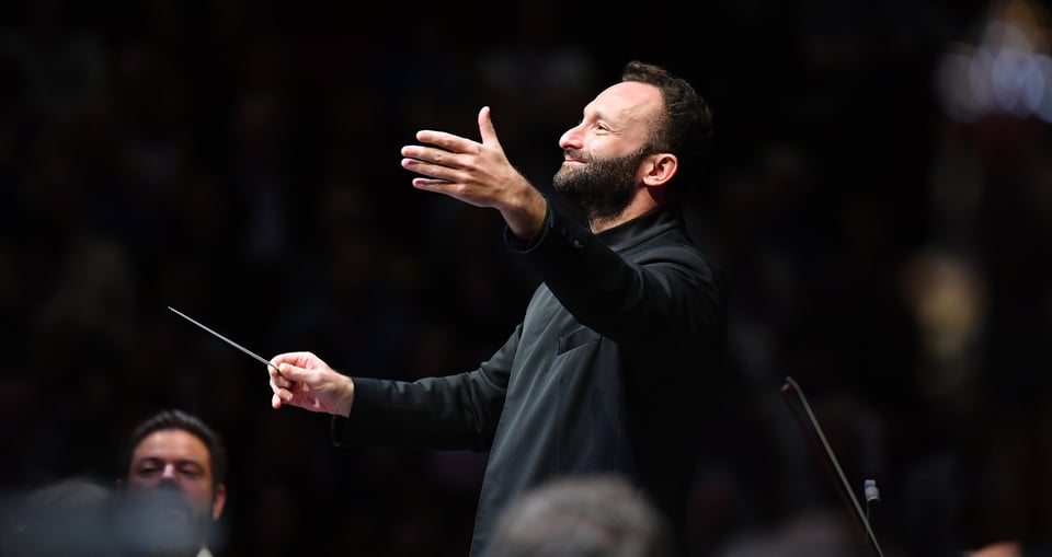 Kirill Petrenko dirigiert Orchester
