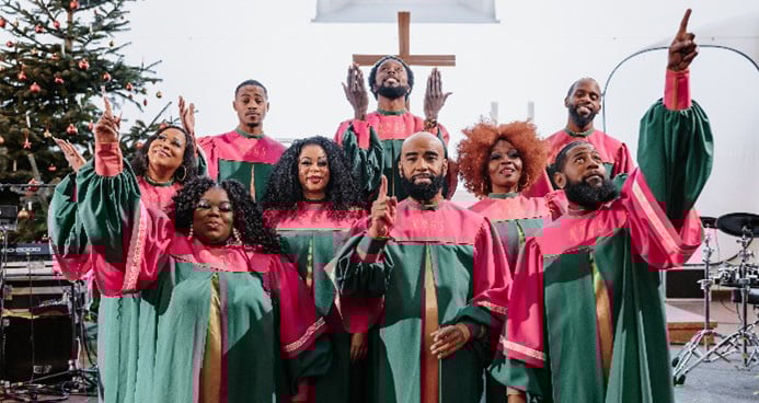Der New York Gospel Chor vor hellem Hintergrund